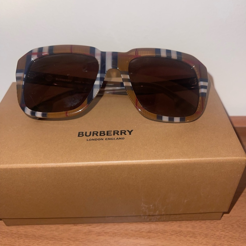 Burberry sunglasses SS 2022